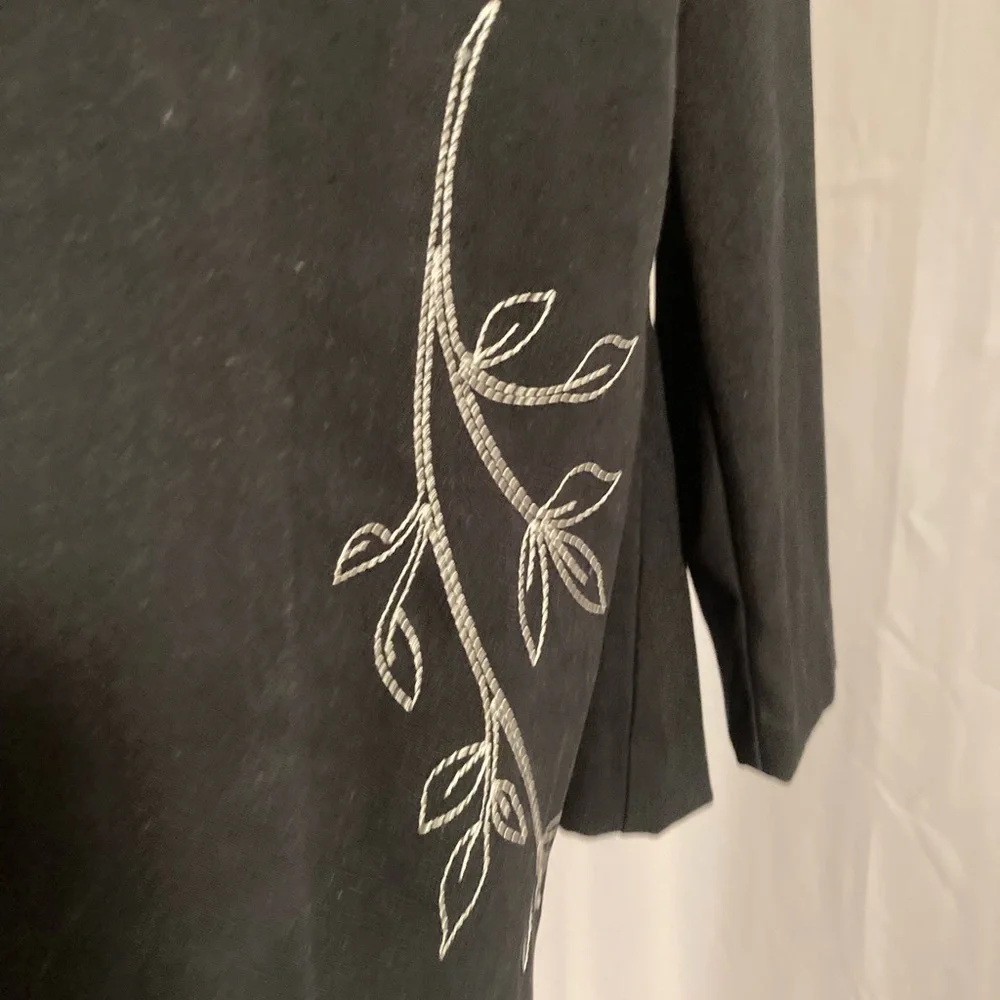 Helene blake embroidered top button down 14 w
